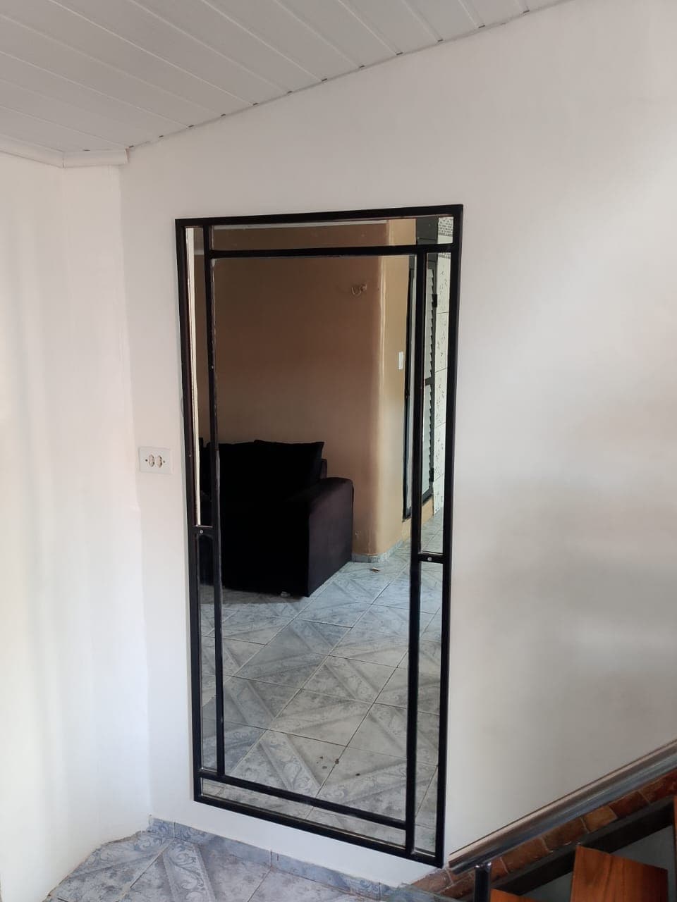 espelho decorativo com moldura em metalon